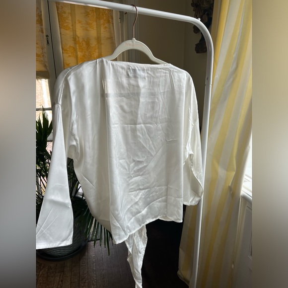 UO White Satin Shirt - Picture 4 of 4
